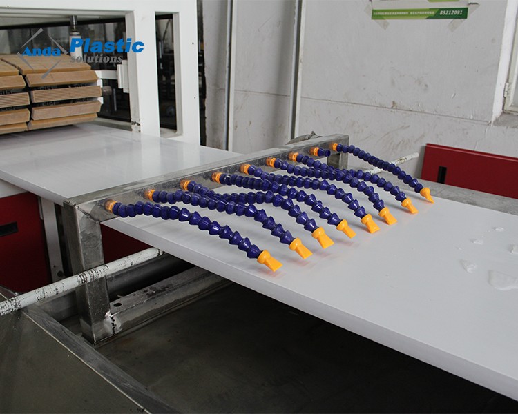 Línea de producción de tableros de gabinete de PVC