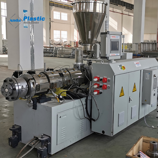 Máquina para fabricar tableros de espuma de PVC