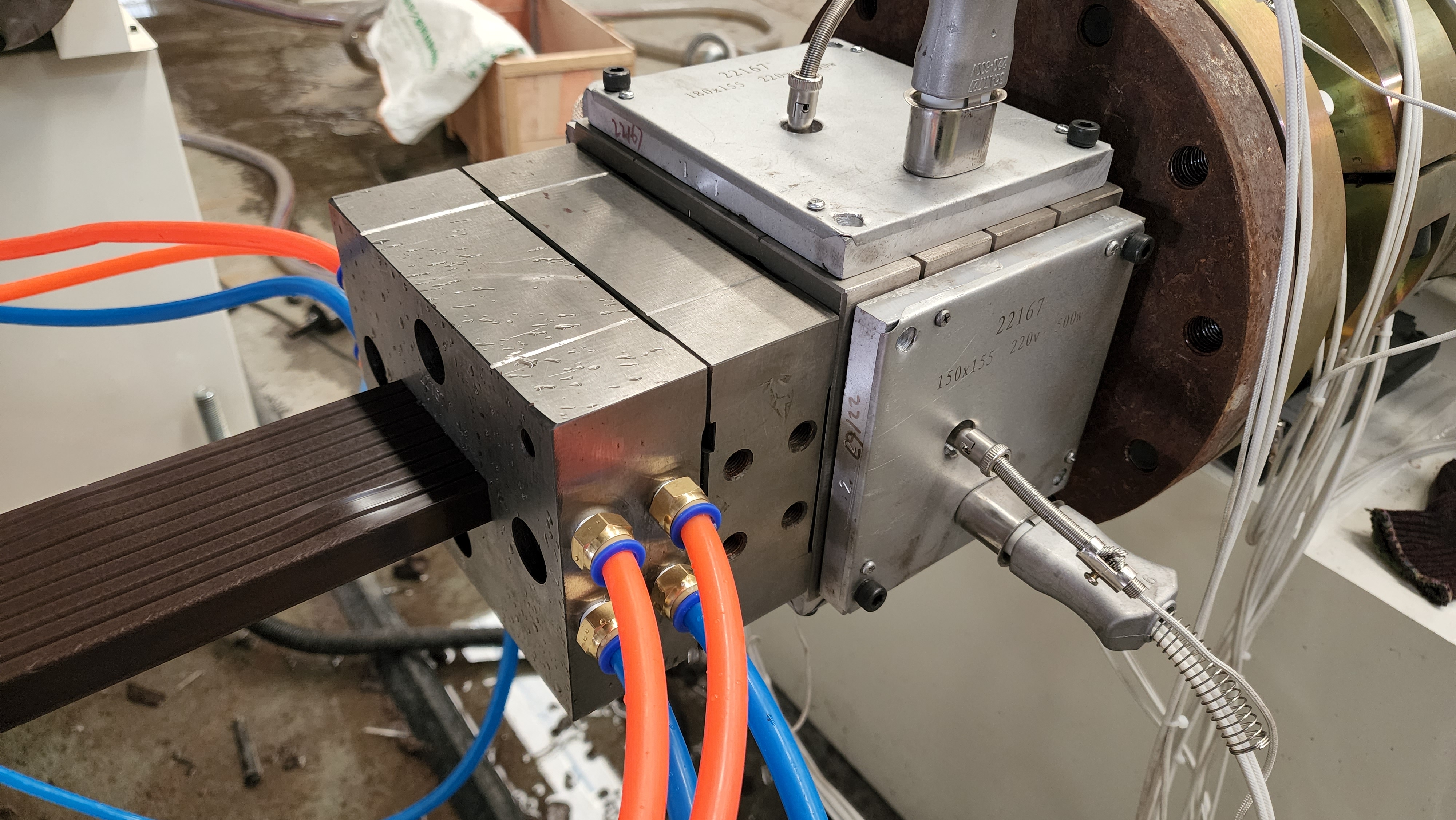  L&iacute;nea de producci&oacute;n de marco de puerta de WPC