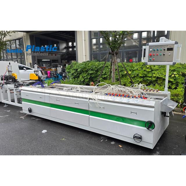 Anda Línea de extrusión de perfiles de plafones de PVC