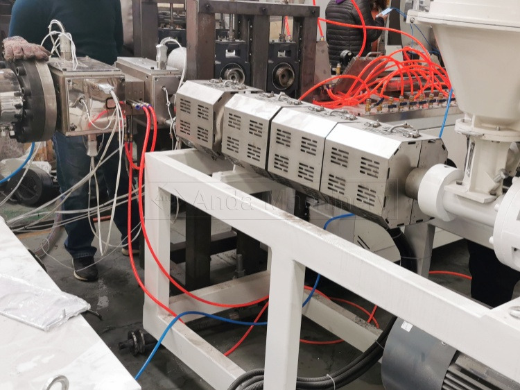 , l&iacute;nea de extrusi&oacute;n de perfiles de WPC, m&aacute;quina de extrusi&oacute;n de perfiles de 