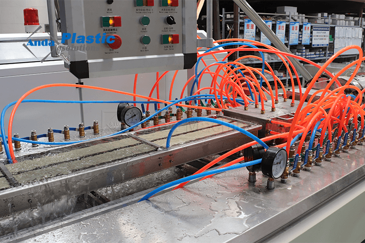 Fabricantes de la máquina de marco de la puerta de WPC Fabricantes de la puerta WPC Máquina de la máquina de producción de la puerta WPC