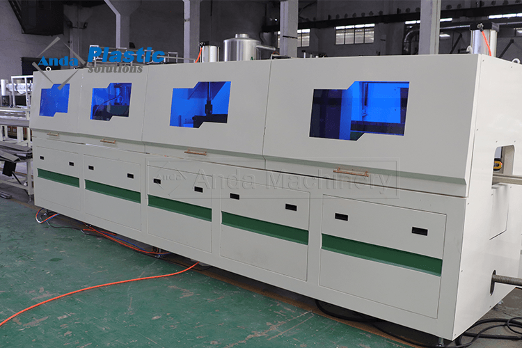Línea de producción de paneles de pared de PVC de alta velocidad 65/132