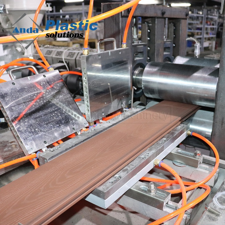 Línea de producción de la máquina de fabricación de perfil de WPC