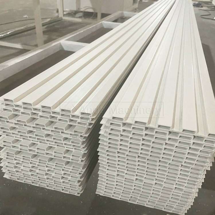 Línea de producción de paneles de pared de PVC WPC para el mercado de Pakistán, India