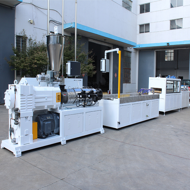 Línea de producción de paneles de pared de PVC WPC para el mercado de Pakistán, India