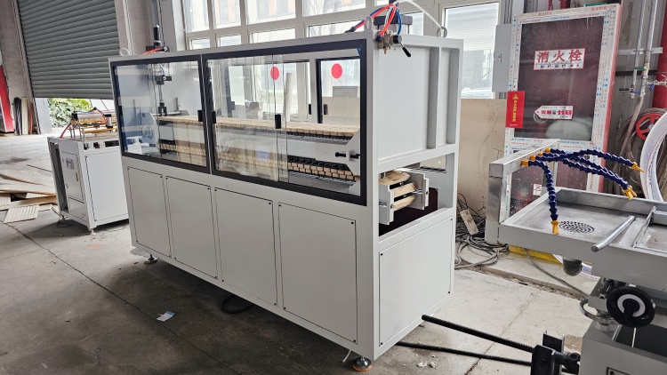 L&iacute;nea de paneles de PVC, m&aacute;quina para fabricar paneles estriados de PVC, m&aacute;quina para fabricar paneles estriados de PVC